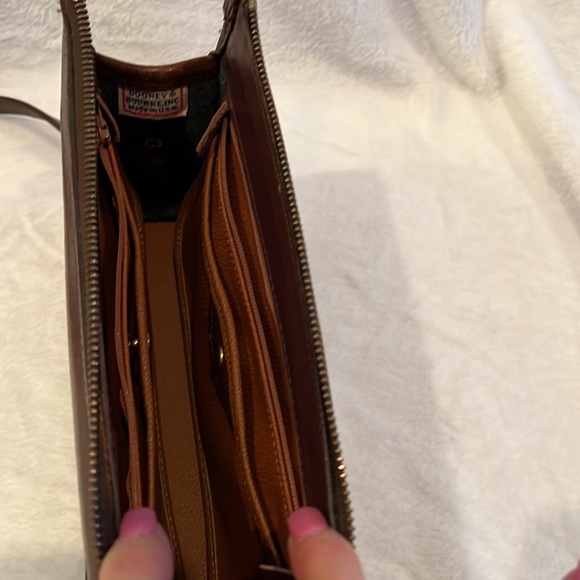 Gorgeous black brown Dooney & Bourke leather crossbody bag 9x6x2.5 - Picture 7 of 10